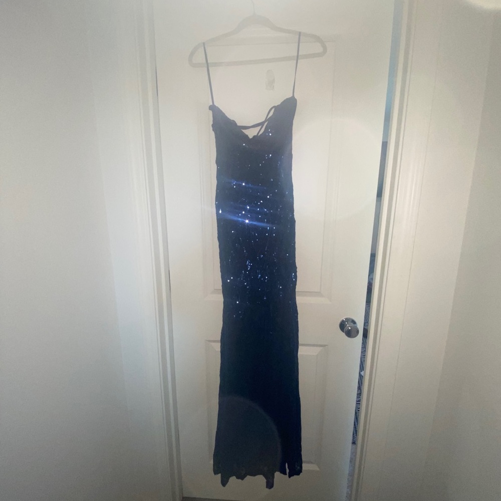 Black and blue prom/formal dress ,very flattering . need gone. Brand new - Picture 2 of 4
